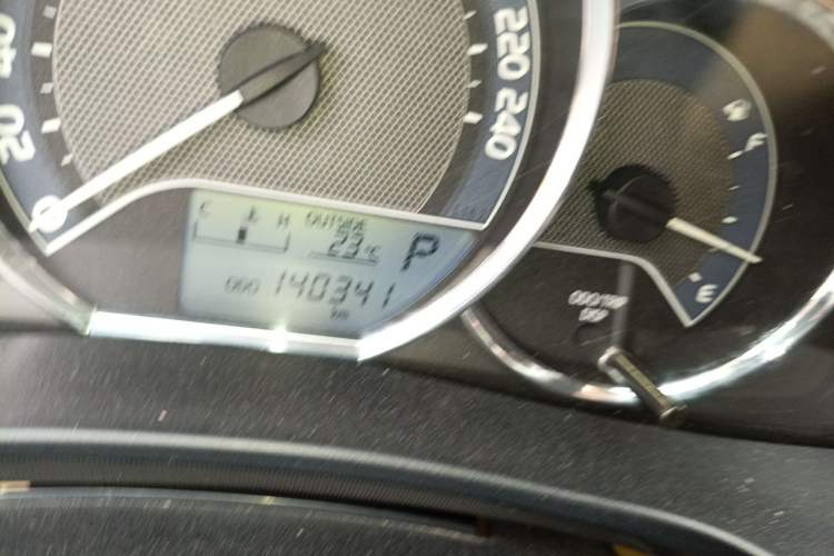 Used Toyota Corolla 2014 1.6L CVT GL Odometer Close Up