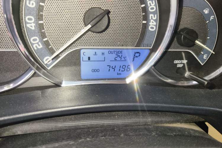 Used Toyota Corolla 2014 1.6L CVT GL Odometer Close Up