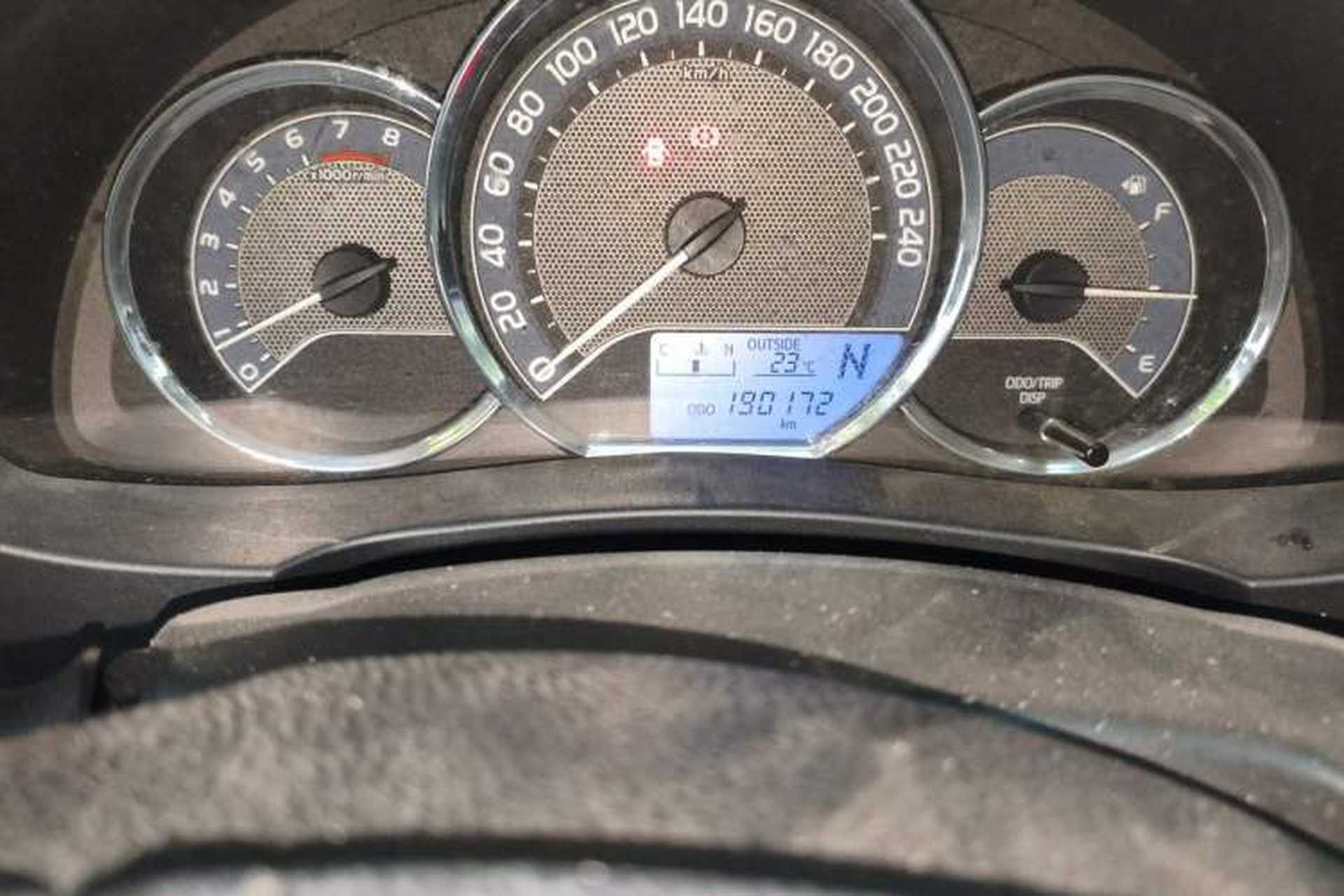 Used Toyota Corolla 2014 1.6L CVT GL Odometer Close Up