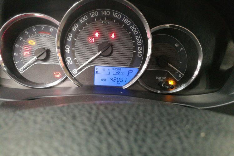 Used Toyota Corolla 2014 1.6L CVT GL Odometer Close Up