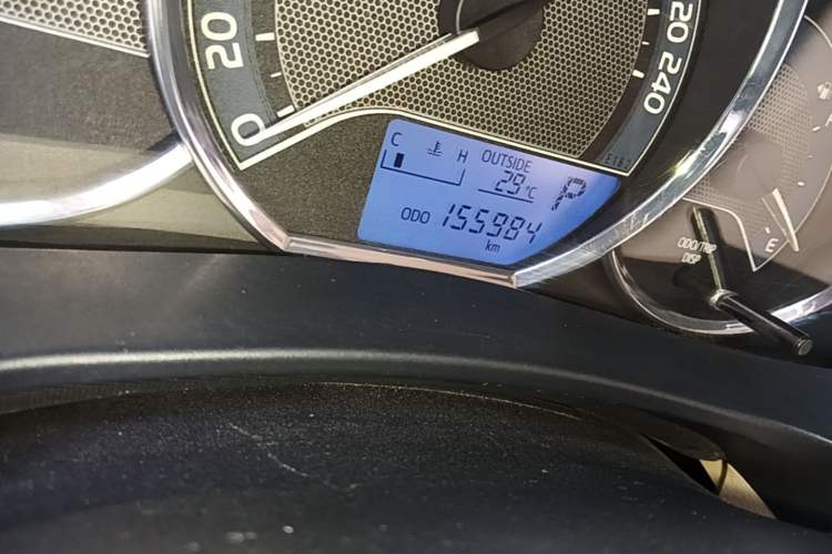Used Toyota Corolla 2014 1.6L CVT GL Odometer Close Up