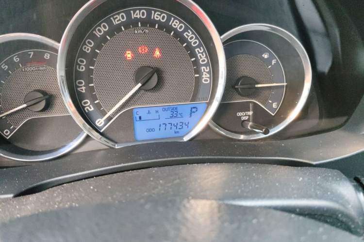 Used Toyota Corolla 2014 1.6L CVT GL Odometer Close Up