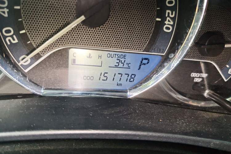 Used Toyota Corolla 2014 1.6L CVT GL Odometer Close Up