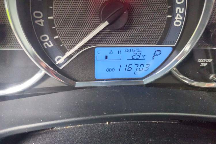 Used Toyota Corolla 2014 1.6L CVT GL Odometer Close Up