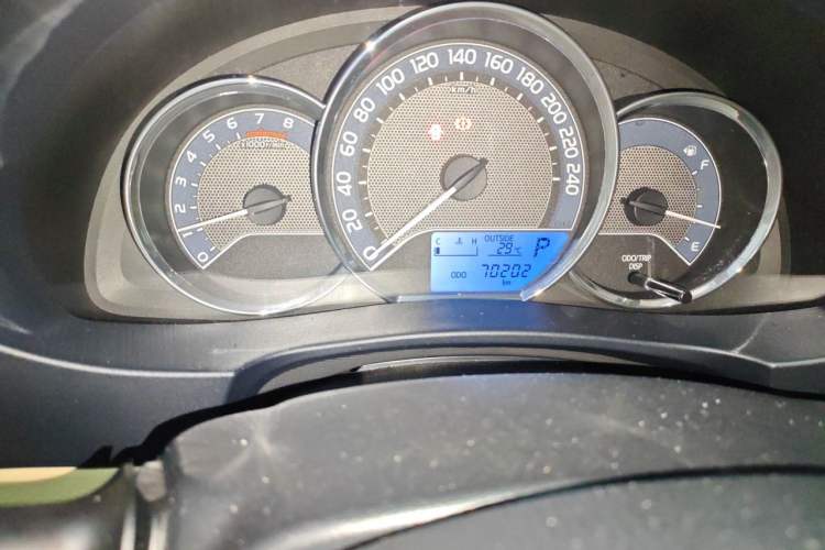 Used Toyota Corolla 2014 1.6L CVT GL Odometer Close Up