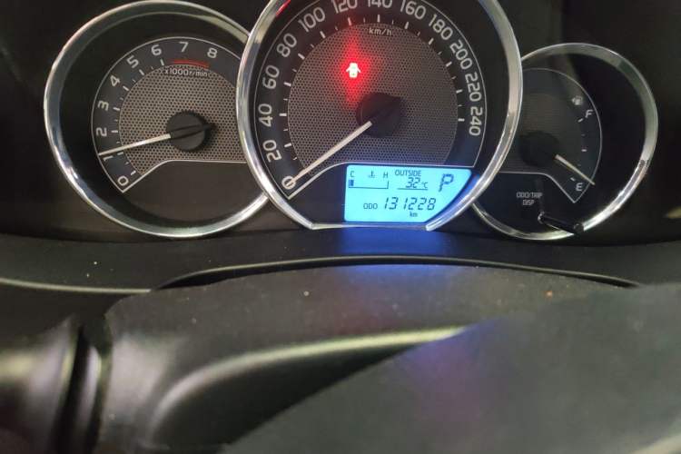 Used Toyota Corolla 2014 1.6L CVT GL Odometer Close Up