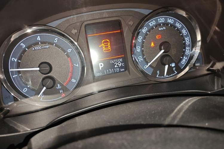 Used Toyota Corolla 2014 1.6L CVT GL-i Odometer Close Up