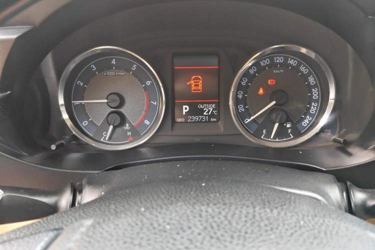 Used Toyota Corolla 2014 1.6L CVT GL-i Leather Edition Odometer Close Up