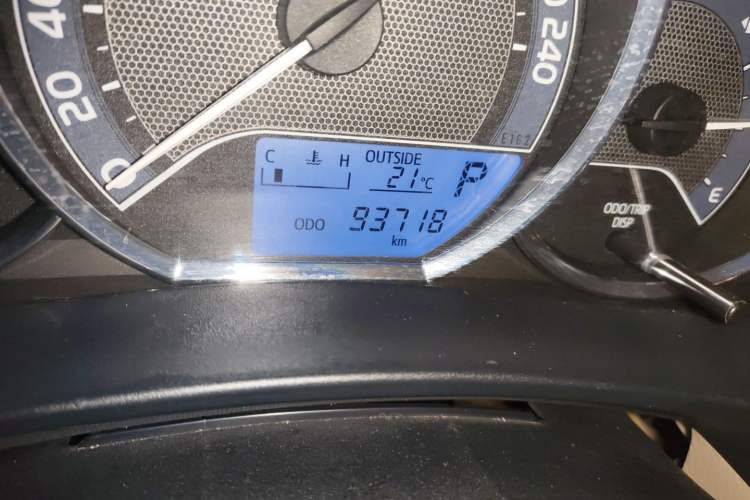 Used Toyota Corolla 2014 1.6L CVT GL Odometer Close Up