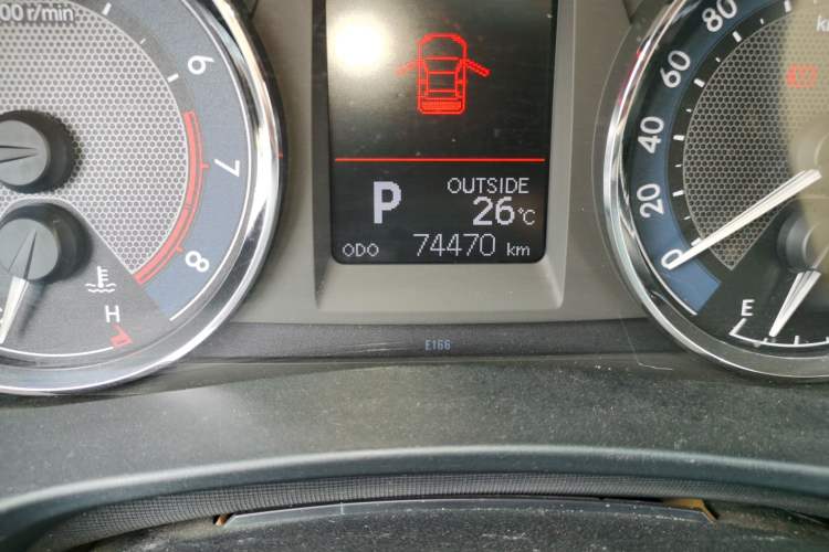 Used Toyota Corolla 2014 1.6L CVT GL-i Odometer Close Up
