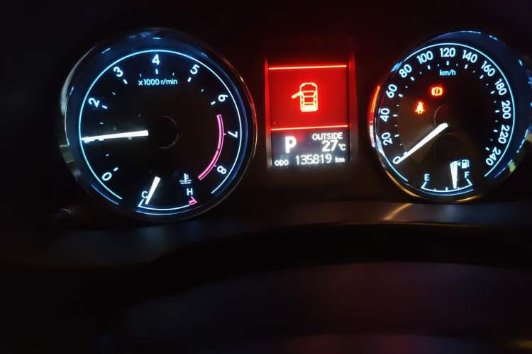 Used Toyota Corolla 2014 1.6L CVT GL-i Leather Edition Odometer Close Up