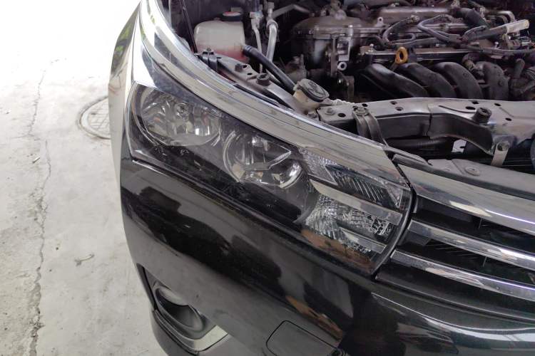 Used Toyota Corolla 2014 1.6L CVT GL-i Right Front Headlight