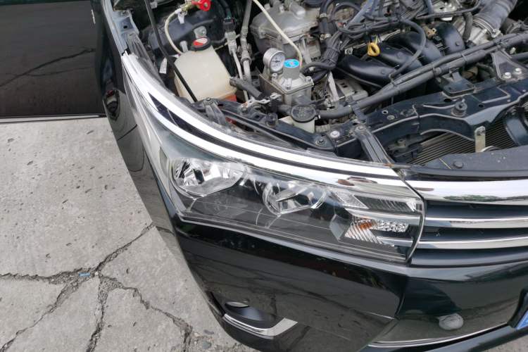 Used Toyota Corolla 2014 1.6L CVT GL-i Right Front Headlight