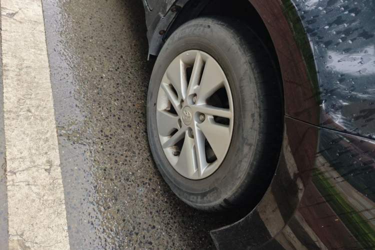 Used Toyota Corolla 2014 1.6L CVT GL-i Right Front Wheel Hub