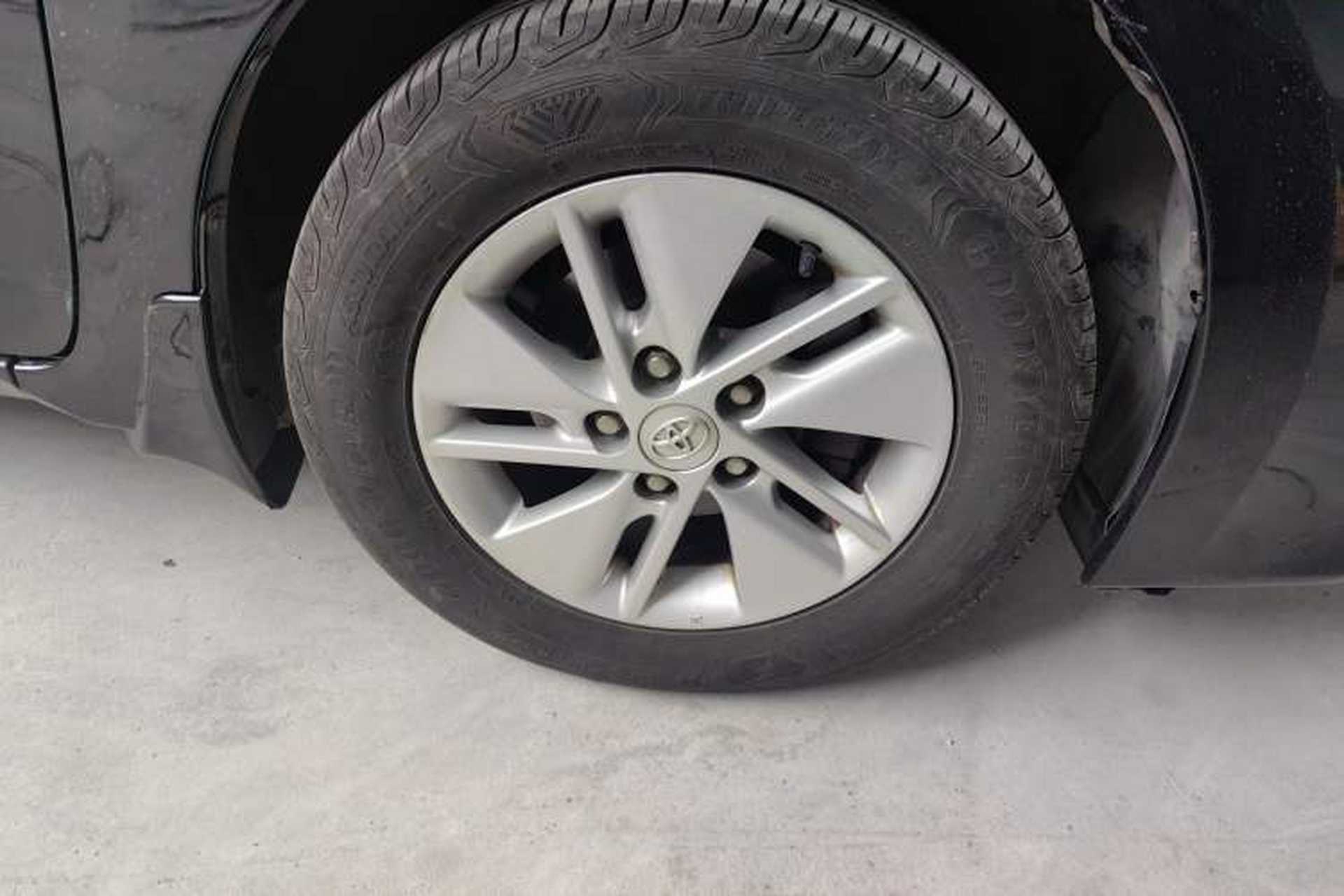 Used Toyota Corolla 2014 1.6L CVT GL-i Right Front Wheel Hub