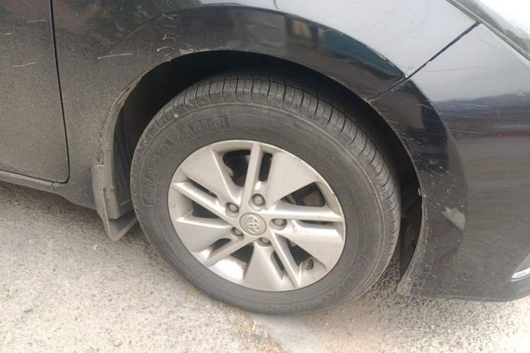 Used Toyota Corolla 2014 1.6L CVT GL Right Front Wheel Hub