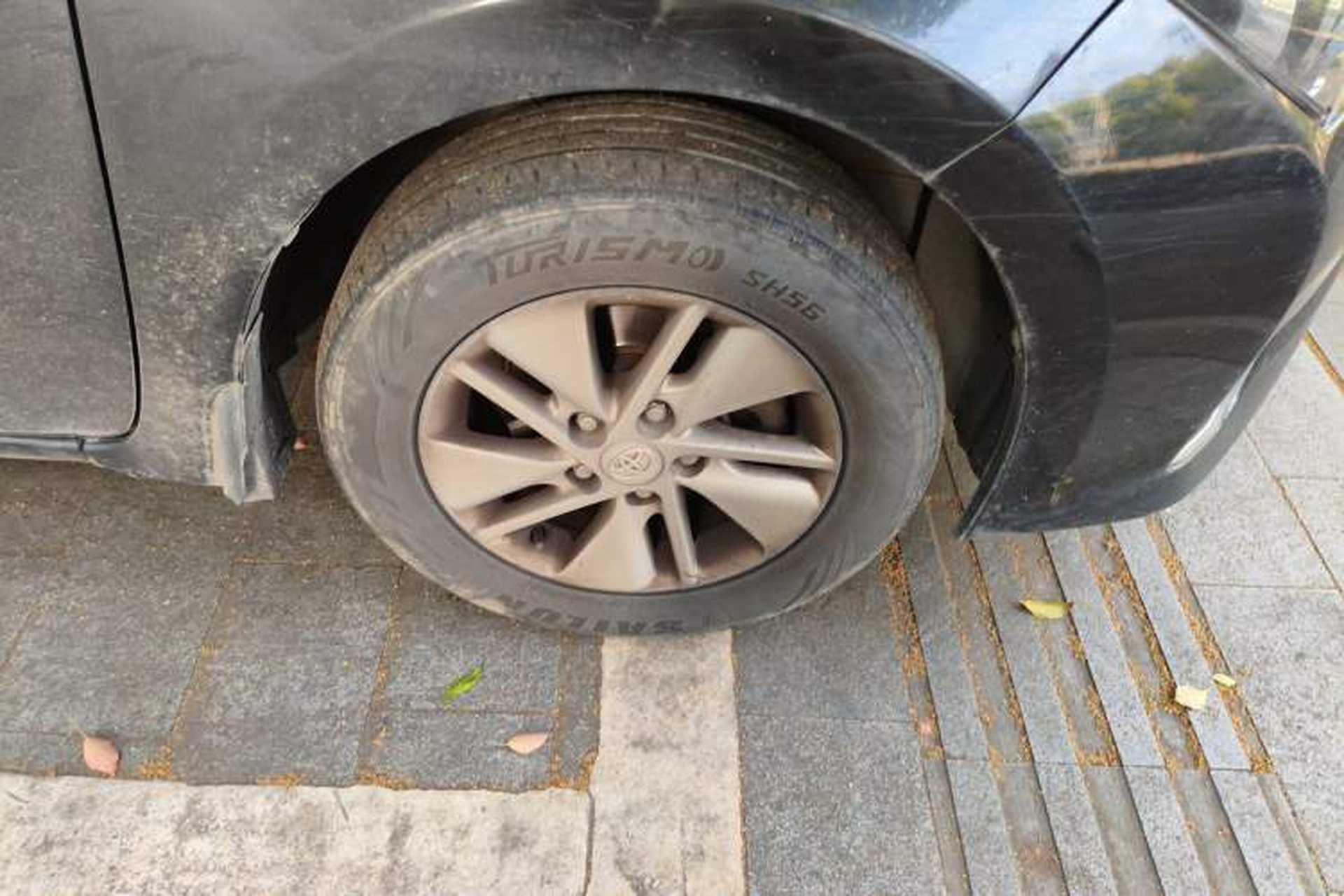 Used Toyota Corolla 2014 1.6L CVT GL Right Front Wheel Hub