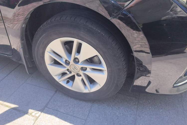 Used Toyota Corolla 2014 1.6L CVT GL Right Front Wheel Hub