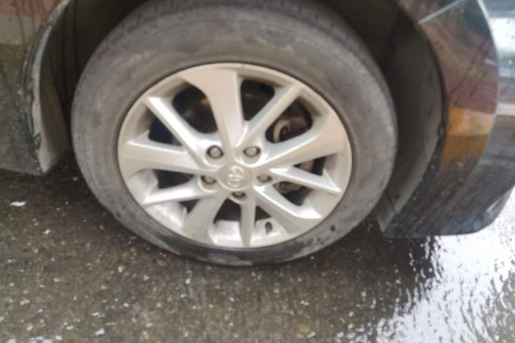 Used Toyota Corolla 2014 1.6L CVT GL-i Leather Edition Right Front Wheel Hub