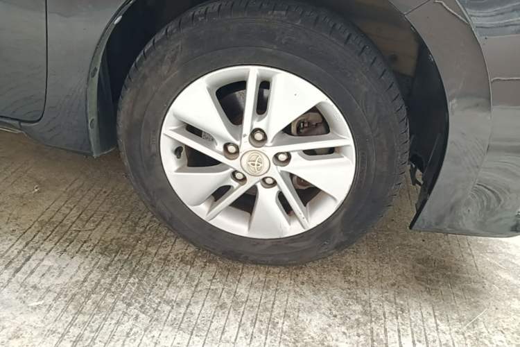 Used Toyota Corolla 2014 1.6L CVT GL Right Front Wheel Hub