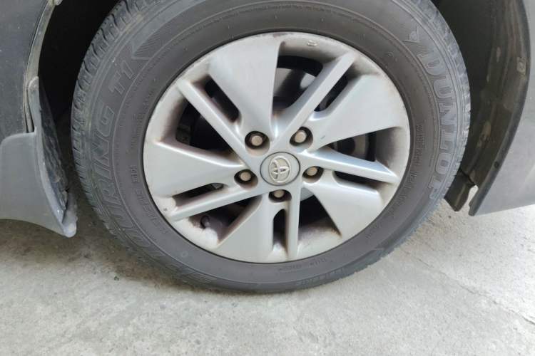 Used Toyota Corolla 2014 1.6L CVT GL Right Front Wheel Hub