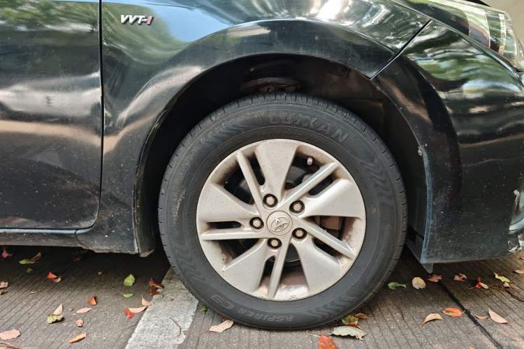 Used Toyota Corolla 2014 1.6L CVT GL Right Front Wheel Hub