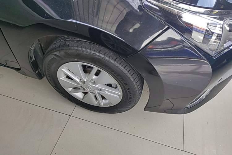 Used Toyota Corolla 2014 1.6L CVT GL-i Right Front Wheel Hub