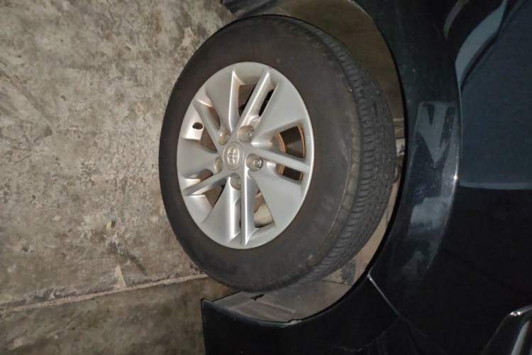 Used Toyota Corolla 2014 1.6L CVT GL Right Front Wheel Hub