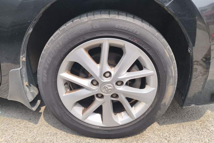 Used Toyota Corolla 2014 1.8L CVT GLX-i Right Front Wheel Hub