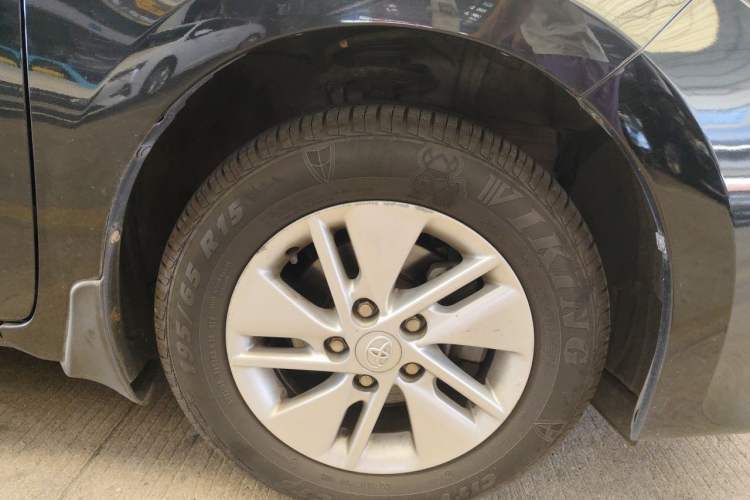 Used Toyota Corolla 2014 1.6L CVT GL Right Front Wheel Hub