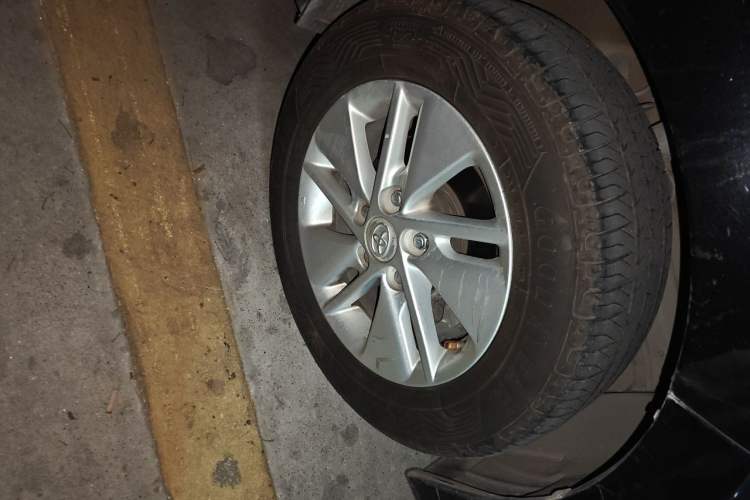 Used Toyota Corolla 2014 1.6L CVT GL-i Right Front Wheel Hub
