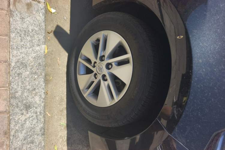 Used Toyota Corolla 2014 1.6L CVT GL Right Front Wheel Hub