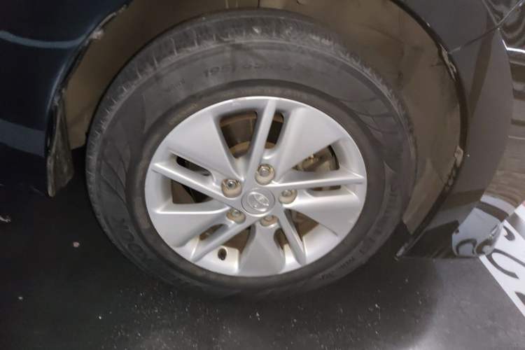 Used Toyota Corolla 2014 1.6L CVT GL Right Front Wheel Hub