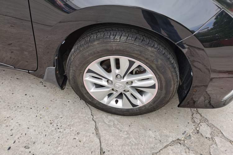 Used Toyota Corolla 2014 1.6L CVT GL-i Right Front Wheel Hub