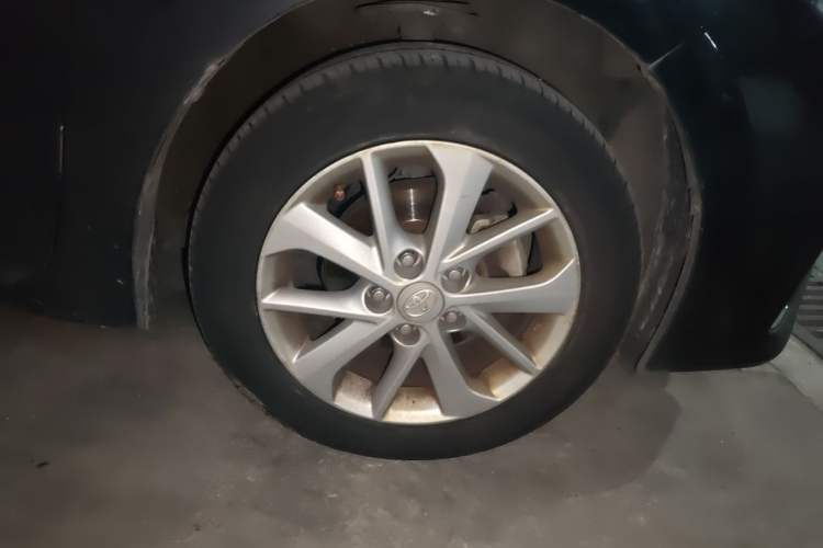 Used Toyota Corolla 2014 1.6L CVT GL-i Leather Edition Right Front Wheel Hub