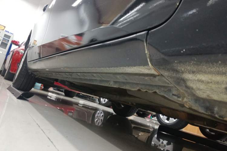 Used Toyota Corolla 2014 1.6L CVT GL Right Side Sill