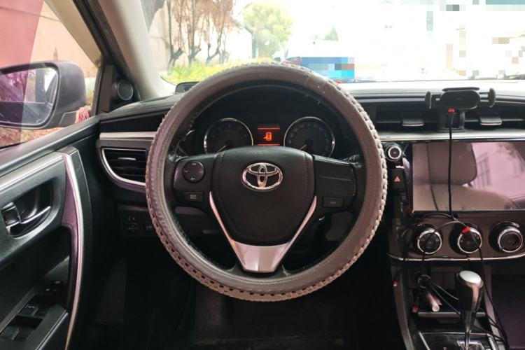 Used Toyota Corolla 2014 1.6L CVT GL-i Leather Edition Steering Wheel