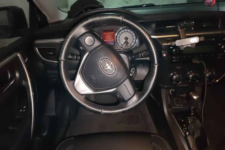 Used Toyota Corolla 2014 1.6L CVT GL-i Leather Edition Steering Wheel