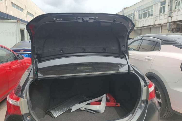 Used Toyota Corolla 2014 1.6L CVT GL Trunk