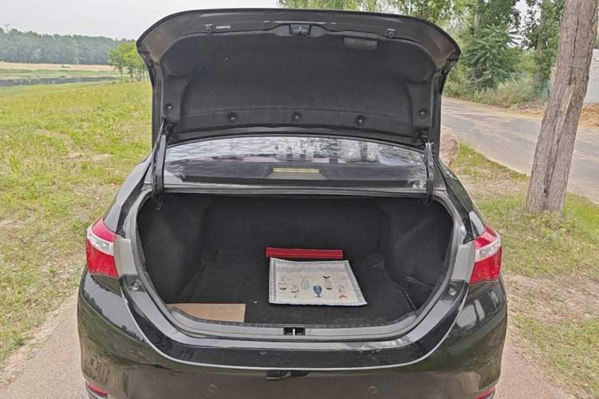 Used Toyota Corolla 2014 1.6L CVT GL-i Trunk
