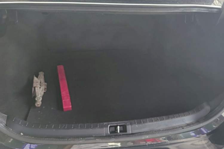 Used Toyota Corolla 2014 1.6L CVT GL-i Trunk