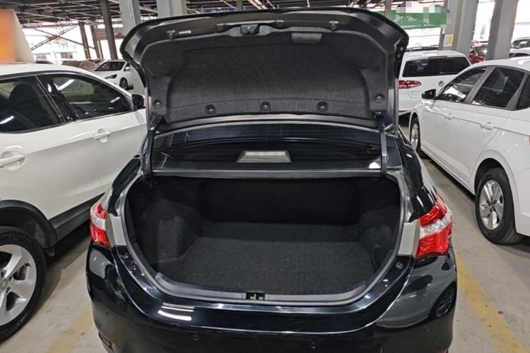 Used Toyota Corolla 2014 1.6L CVT GL Trunk