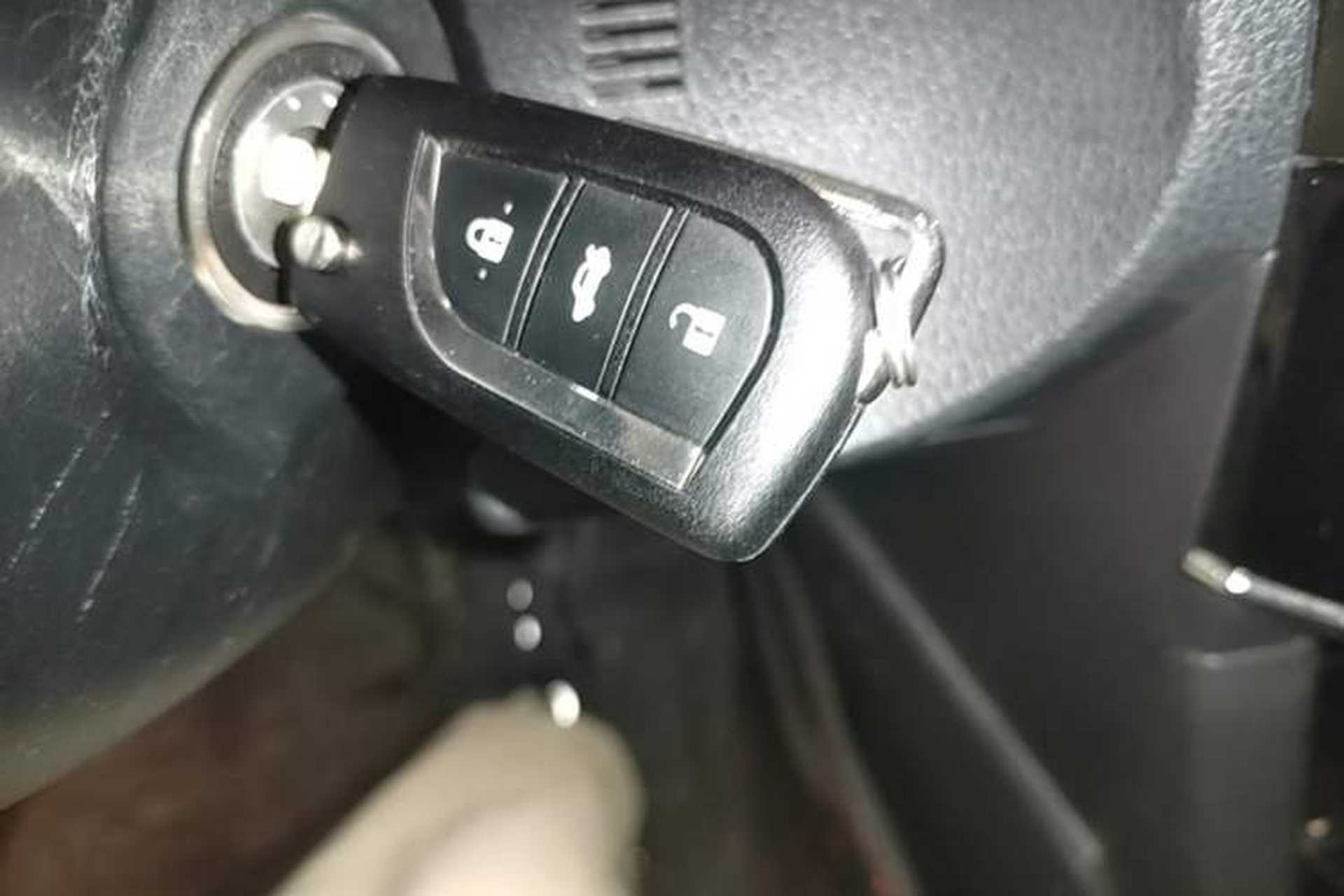 Used Toyota Corolla 2014 1.6L CVT GL Vehicle Key