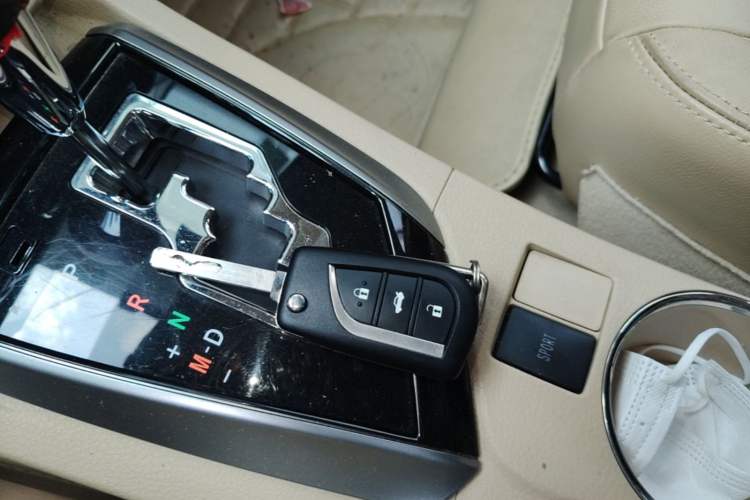 Used Toyota Corolla 2014 1.6L CVT GL-i Leather Edition Vehicle Key