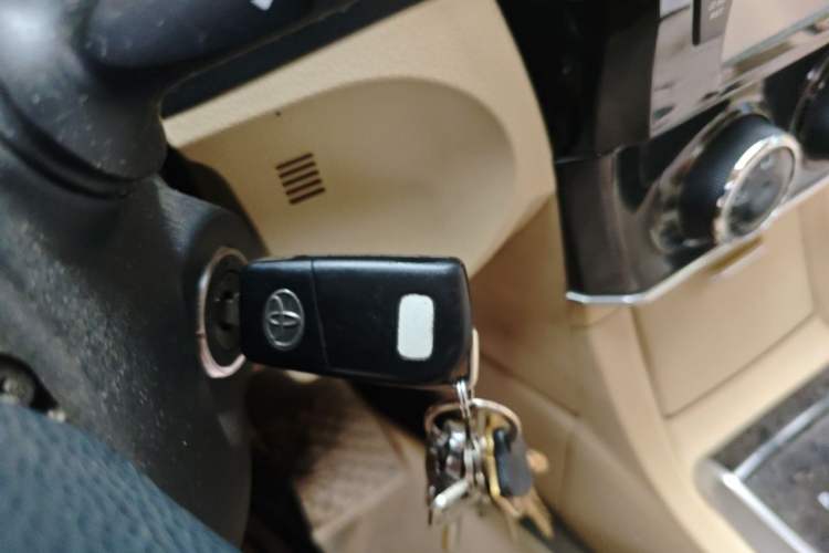 Used Toyota Corolla 2014 1.6L CVT GL-i Vehicle Key