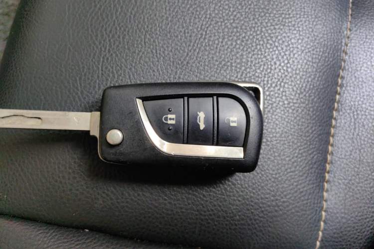 Used Toyota Corolla 2014 1.6L CVT GL-i Vehicle Key