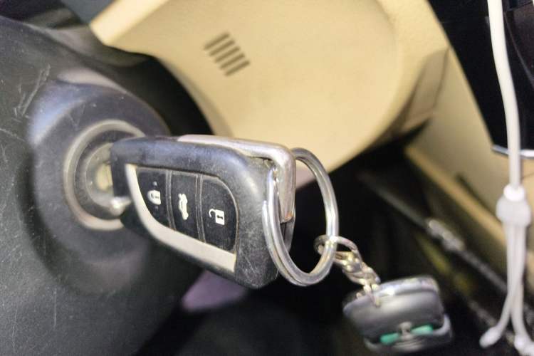 Used Toyota Corolla 2014 1.6L CVT GL Vehicle Key