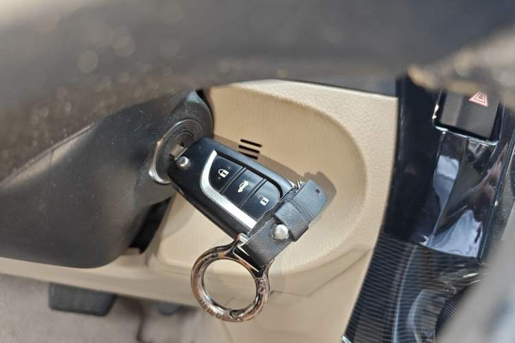 Used Toyota Corolla 2014 1.6L CVT GL-i Leather Edition Vehicle Key