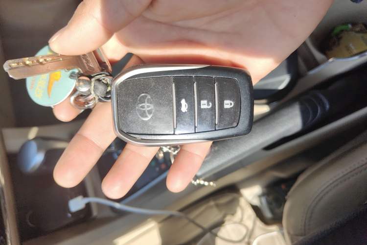 Used Toyota Corolla 2014 1.8L CVT GLX-i Vehicle Key