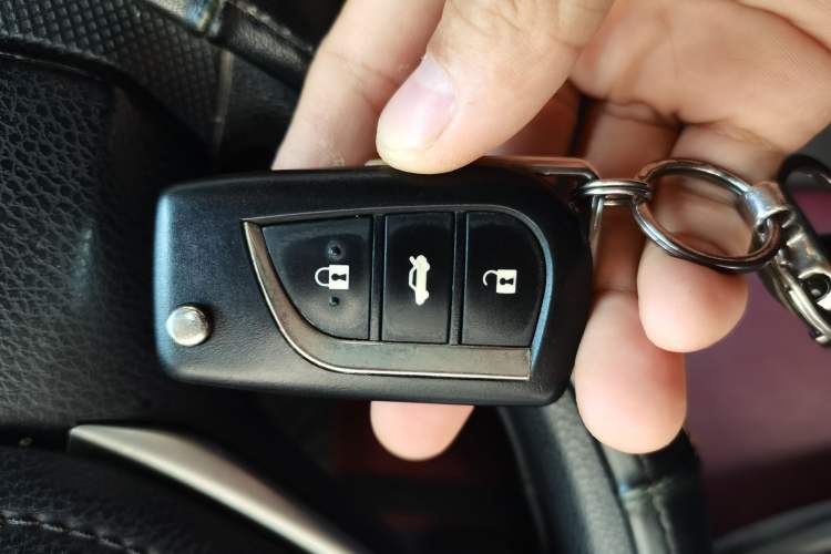 Used Toyota Corolla 2014 1.6L CVT GL-i Vehicle Key